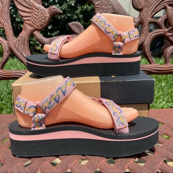 NWT Teva universal flatform sandal in ziggy rose tan - Picture 3 of 11